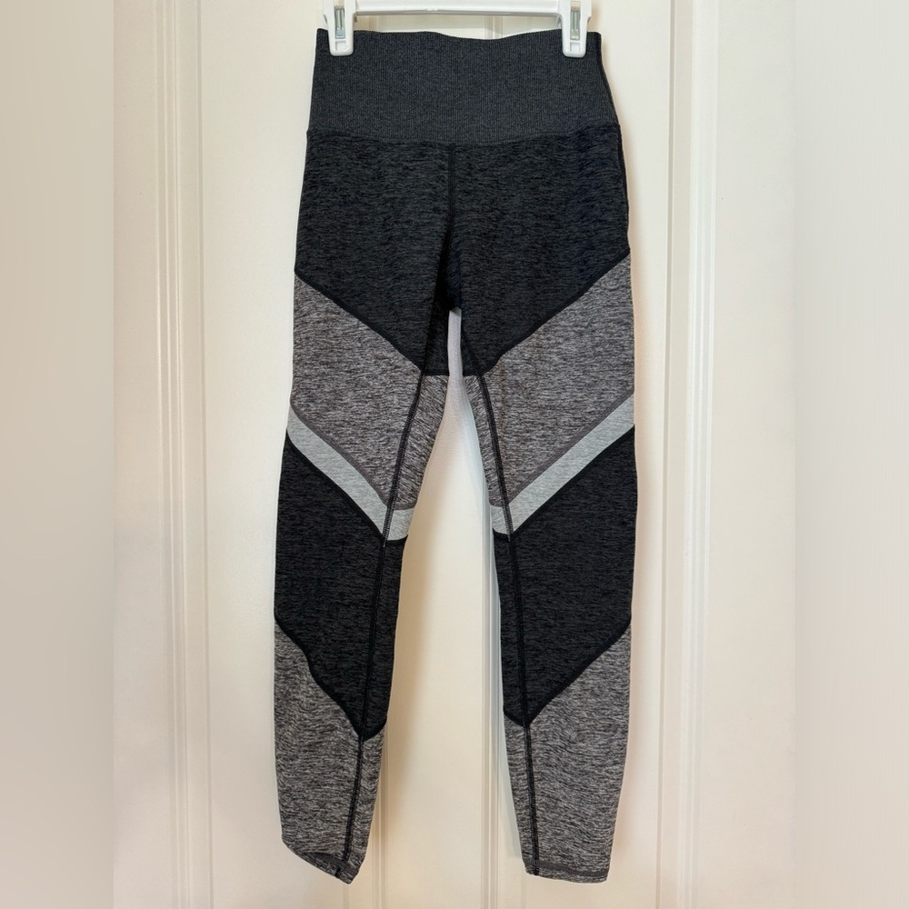 Alo Yoga Alosoft High Waist 7/8 Lounge Leggings Grey Stripe Size XS - Picture 3 of 11